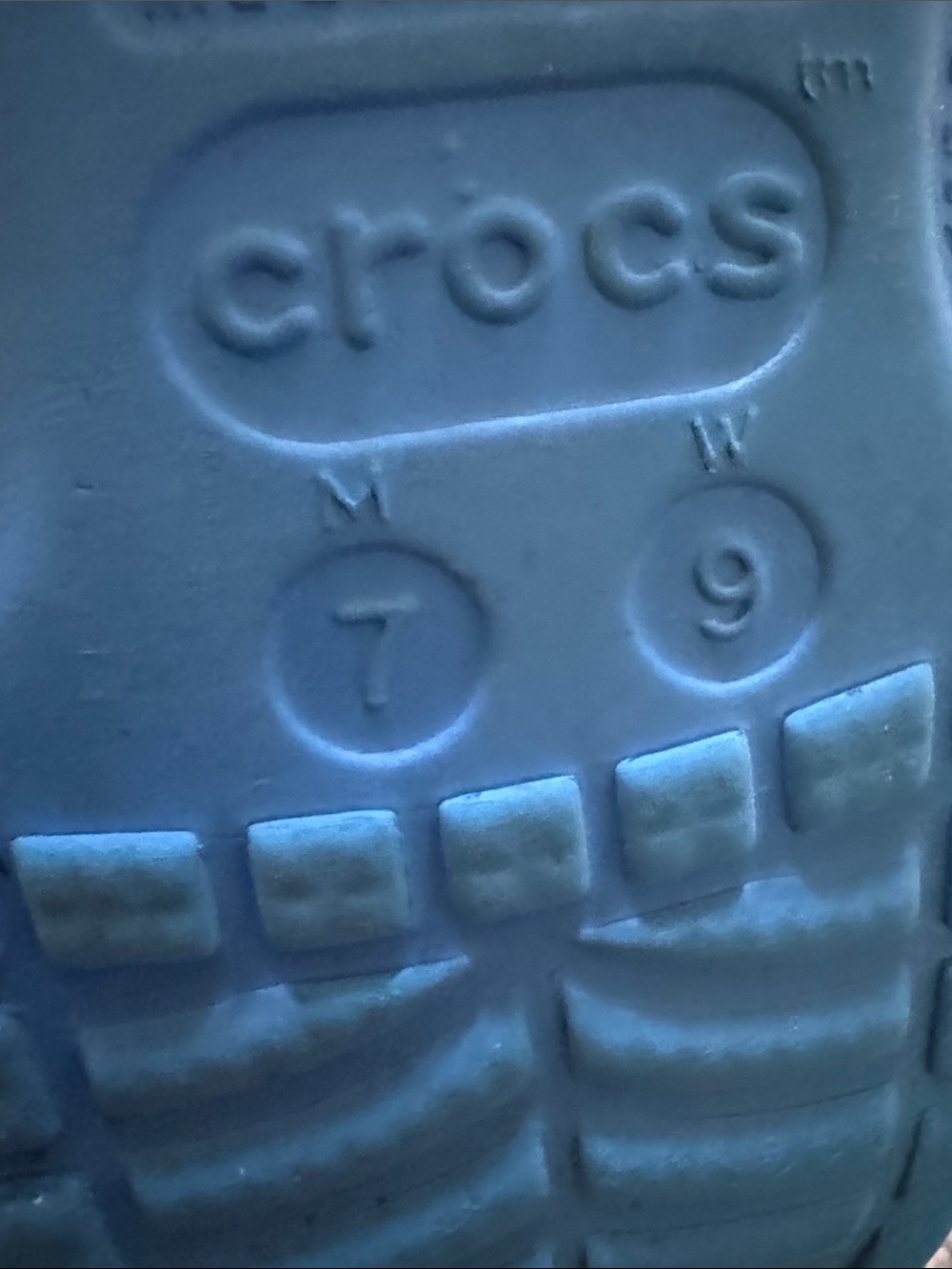 Crocs Classic Clog - Bright Blue with 4 charms - Picture 9 of 9